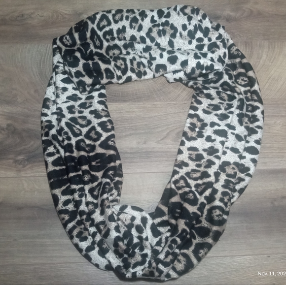 Aldo Leopard Print Acrylic Infinity Scarf O/S - Picture 2 of 8